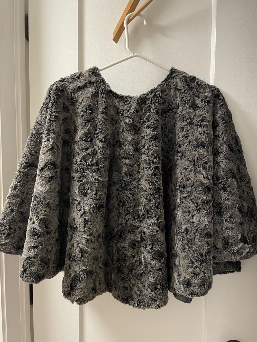 Chic Faux Fur Cape ( Ruana) - Picture 10 of 13